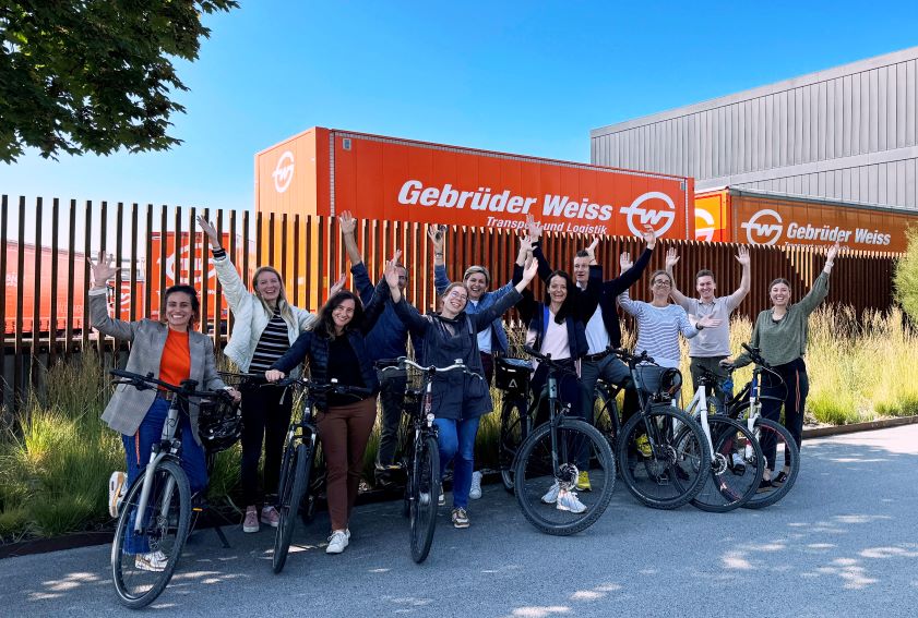 Gebrüder Weiss pedalează până la Lună și înapoi. Fiecare kilometru ...